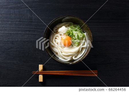 Chilled kamatama udon 66264456