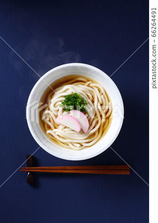 Kake udon, overhead view 66264491
