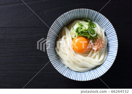 Kamatama Udon, overhead view 66264532