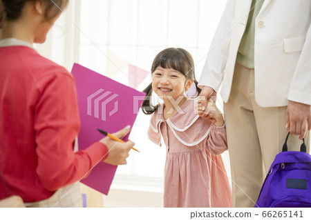 Lifestyle,woman,kindergarten 66265141