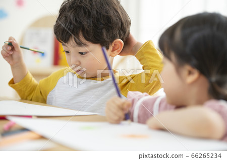 Lifestyle,boy,girl,kindergarten 66265234