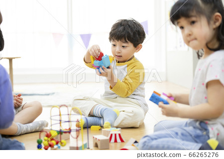 Lifestyle,boy,girl,kindergarten 66265276