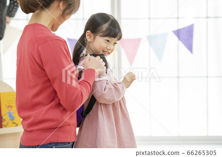 Lifestyle,woman,kindergarten 66265305