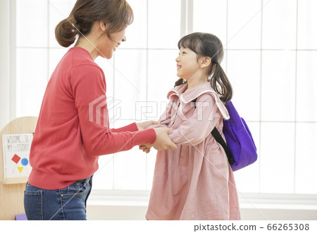 Lifestyle,woman,kindergarten 66265308