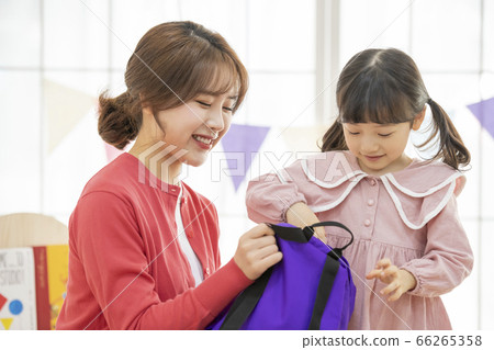 Lifestyle,woman,kindergarten Lifestyle,woman,kindergarten 66265358