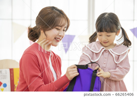 Lifestyle,woman,kindergarten 66265406