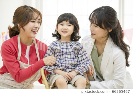 Lifestyle,woman,kindergarten 66265467