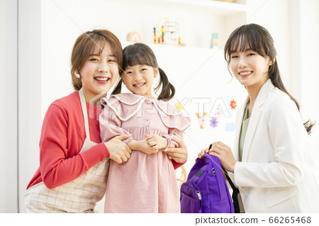 Lifestyle,woman,kindergarten Lifestyle,woman,kindergarten 66265468