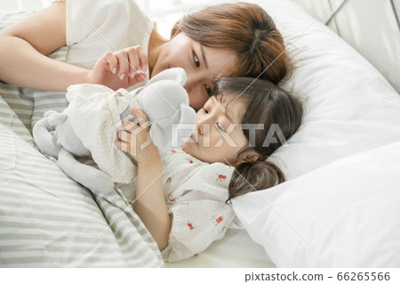 Lifestyle,woman,daughter Lifestyle,woman,daughter 66265566