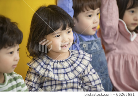 Lifestyle,boy,girl,kindergarten 66265681
