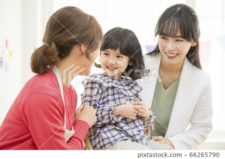 Lifestyle,woman,kindergarten 66265790