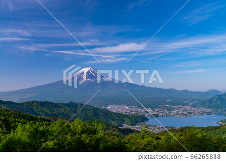 (Yamanashi Prefecture) Mt. Fuji seen from the fresh green Misaka Mountains (Yamanashi Prefecture) Mt. Fuji seen from the fresh green Misaka Mountains 66265838