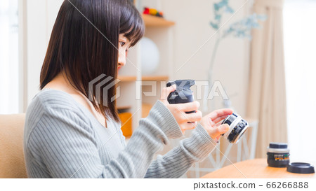 女人更換相機鏡頭副本空間16：9 66266888