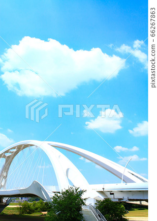 Scenery of Toyota Ohashi Bridge over the fresh green Yahagi River 66267863