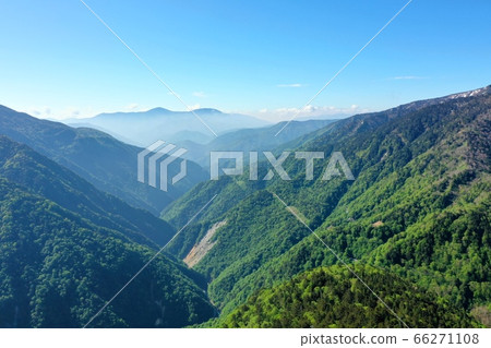 The direction of Sawatari from Awa Pass in early summer 66271108