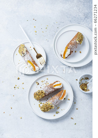 Traditional italian dessert cannoli siciliani 66271234