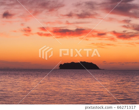 The dawn of Harima Nada seen from Kanegasaki, Aioi Bay 66271317