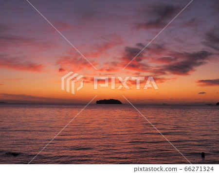 The dawn of Harima Nada seen from Kanegasaki, Aioi Bay 66271324