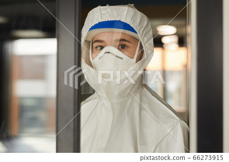 Female Worker Wearing Respirator 66273915