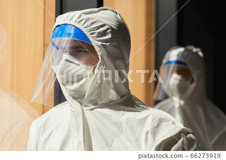 Medical Workers Wearing Masks 66273919