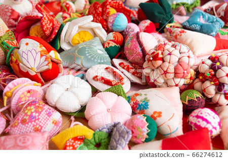 Various hanging decorations Many motifs of hanging decorations Sewing with Japanese cloth Hobby hanging items Japanese cloth accessories 66274612