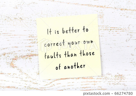Wise quote on sticky note on wooden wall Wise quote on sticky note on wooden wall 66274780