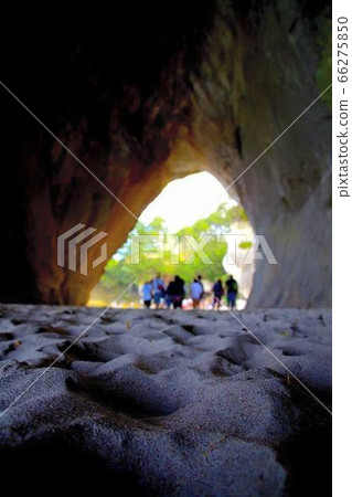 Footprints in the cave Footprints in the cave 66275850