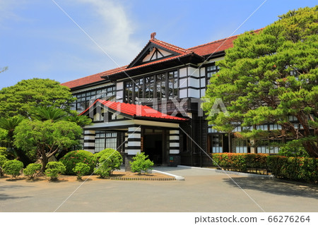 [Yamaguchi Prefecture] Hagi-Meirin School under sunny weather 66276264