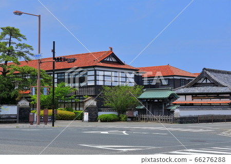 [Yamaguchi Prefecture] Hagi-Meirin School under sunny weather 66276288