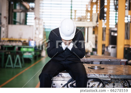 Cry Factory owner in warehouse Cry Factory owner in warehouse 66278559