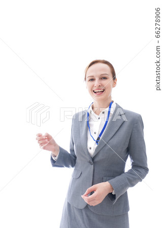 西裝笑的女商人 66278906