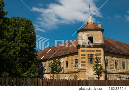 Abandoned manor house in a park, Jablonica Abandoned manor house in a park, Jablonica 66282824