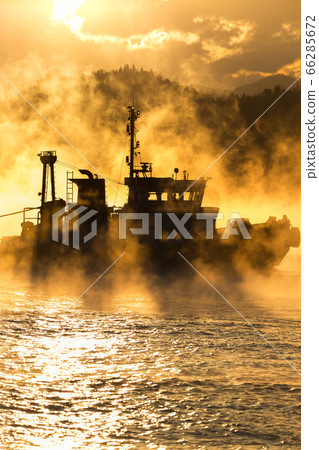 Sea fog of the Seto Inland Sea, late autumn morning Sea fog of the Seto Inland Sea, late autumn morning 66285672
