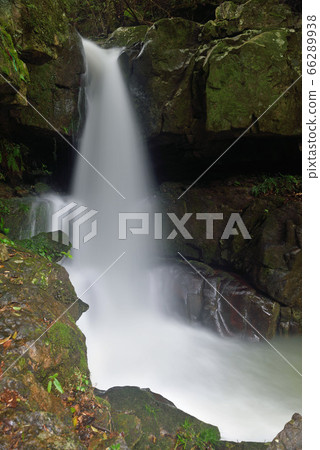 Flying waterfall 66289938