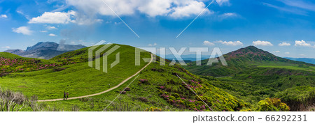 熊本縣麻生山仍在冒煙的中嶽山 66292231