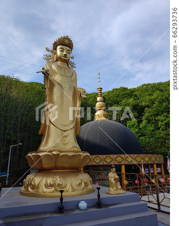 Scenery, Scenic Views, Buddha, Golden Buddha, Buddha, Golden Court, Sinwon-ri Voodoo Temple, Buddha's Day, Buddhism Image, Stone Pagoda, Lantern Scenery, Scenic Views, Buddha, Golden Buddha, Buddha, Golden Court, Sinwon-ri Voodoo Temple, Buddha's Day, Buddhism Image, Stone Pagoda, Lantern 66293736