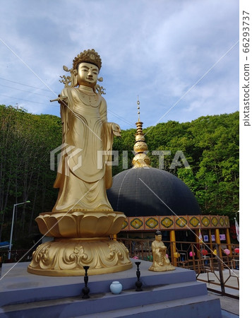Scenery, Scenic Views, Buddha, Golden Buddha, Buddha, Golden Court, Sinwon-ri Voodoo Temple, Buddha's Day, Buddhism Image, Stone Pagoda, Lantern Scenery, Scenic Views, Buddha, Golden Buddha, Buddha, Golden Court, Sinwon-ri Voodoo Temple, Buddha's Day, Buddhism Image, Stone Pagoda, Lantern 66293737