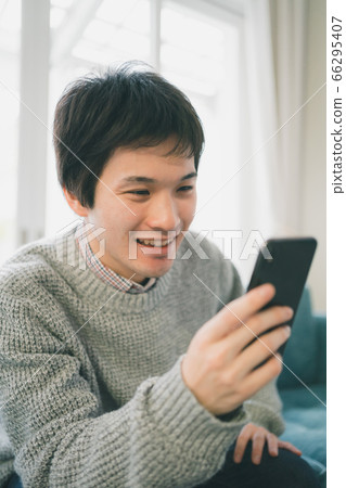 智能手機男學生 66295407