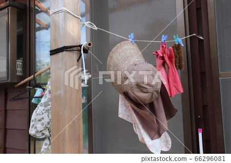 Field work, field tools, hats, rubber gloves, clothespins, clothespins, laundry, agricultural work, drying Field work, field tools, hats, rubber gloves, clothespins, clothespins, laundry, agricultural work, drying 66296081