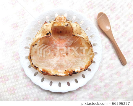 吃完蟹焗烤空蟹殼 吃完蟹焗烤空蟹殼 66296257