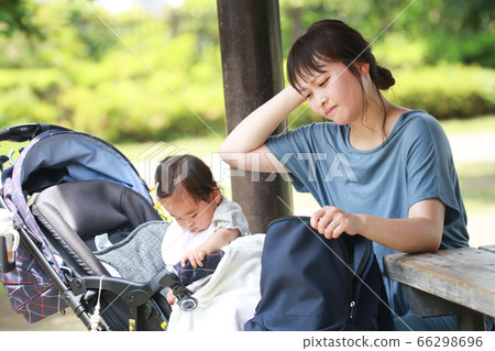 一位母親發現旅途中遺留的東西 66298696