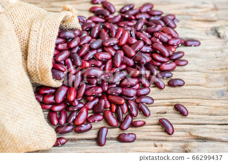 Red bean seeds 66299437