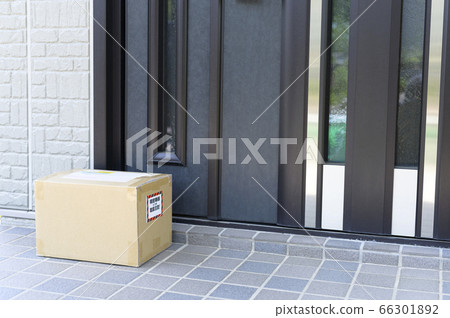 Products that arrive at the entrance (delivery) Products that arrive at the entrance (delivery) 66301892