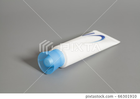 White toothpaste tube 66301910