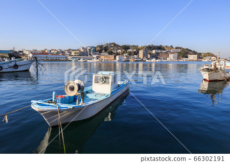 Morning view of Shinojima Uo Port, remote island in Aichi prefecture Morning view of Shinojima Uo Port, remote island in Aichi prefecture 66302191