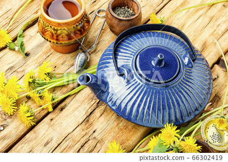 Dandelion herbal tea Dandelion herbal tea 66302419
