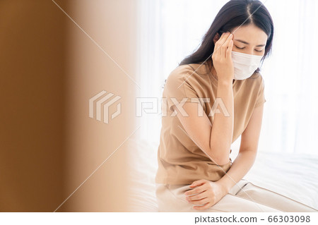 Young woman sick mask wearing spoiled bed bedroom person material Young woman sick mask wearing spoiled bed bedroom person material 66303098