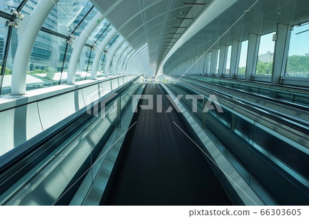 Moving walkway (horizontal escalator) 66303605