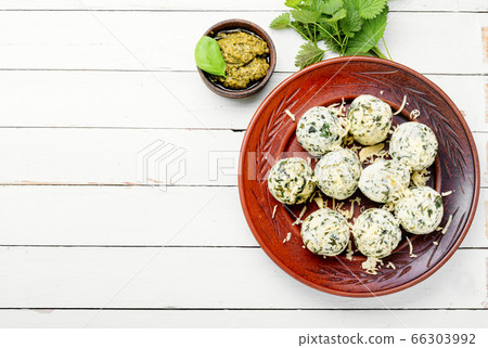 Nettle curd dumplings 66303992