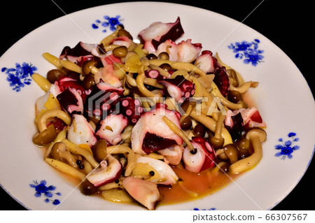大蒜炒章魚和蘑菇 66307567
